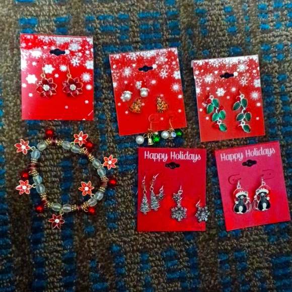 Kohl's Christmas jewelry lot - Picture 1 of 2